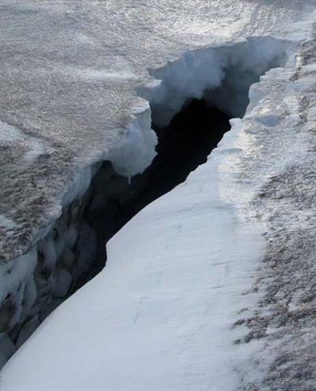 "Les crevasses peuvent avaler l'équivalent d'un bulldozer de 25 tonnes en un claquement de doigt"