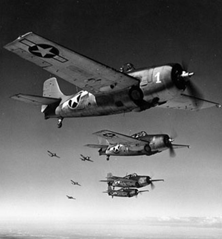 Le mystère du triangle des Bermudes commence en 1945, le 5 décembre avec la mystérieuse  disparition d’une escadrille de 5 avions. En début d'après-midi, l'escadrille décolle pour une mission de routine. Les avions ont tous fait le plein de carburant et leurs instruments (compas, radios, …) fonctionnent parfaitement. Au retour de la missions, les transmissions radio des pilotes font états de problèmes et de phénomènes étranges, on perd ensuite le contact radio et l'escadrille ne reviendra jamais, on ne retrouvera pas les épaves.image source:abastrologie.com