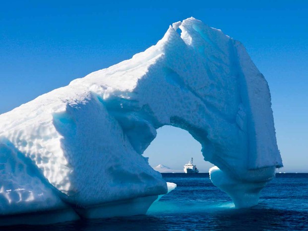 Bateau approchant de l'Arctique | © Adam Burton/Robert Harding World Imagery/Corbis