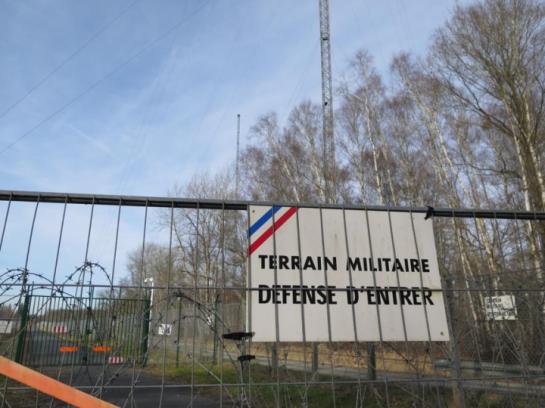 Un drone a survolé à trois reprises samedi le centre de télécommunications de la Marine de Sainte-Assise, entre Cesson et Seine-Port (Seine-et-Marne). (LP/MARINE LEGRAND.)
