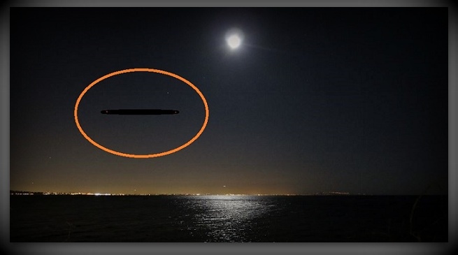 Cette image est une illustration: KEN PFEIFER WORLD UFO PHOTOS AND NEWS WWW.WORLDUFOPHOTOSANDNEWS.ORG WWW.WORLDUFOPHOTOS.ORG